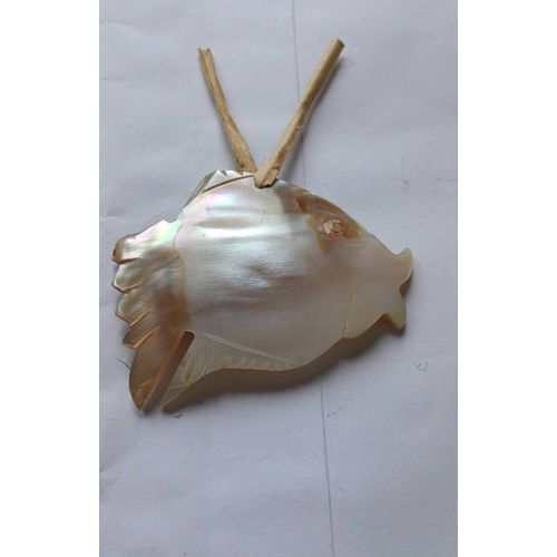 Suspension décorative petit poisson 5/4cm en nacre