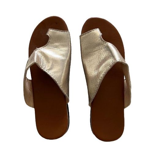 Claquette Femme Pointure 37,  Taille Extérieure 25 Cm De Long Et 8,5 Cm De Large  Etat Comme Neuve Couleur : Dorée