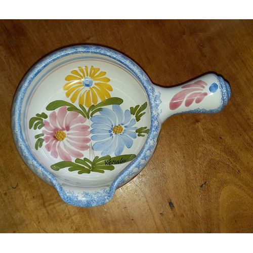 Caquelon Keraluc Quimper France Estampillé , Signé ,Peint À La Main - 12cmx 17cm Env. , Hauteur 05.5cm Environ - Ton Pastel ,Motif Floral , Bleu Jaune Rose ,Vert - 70/80'
