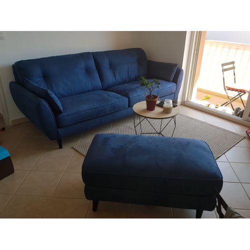 Bonjour,  Si L'annonce Est En Ligne = Toujours Disponible !  Je Vends Mon Canapé Et Le Pouf De Marque Poltronesofa.  Le Confort De L'assise Et Des Dossiers Sont Dans Un État Proche Du Neuf.