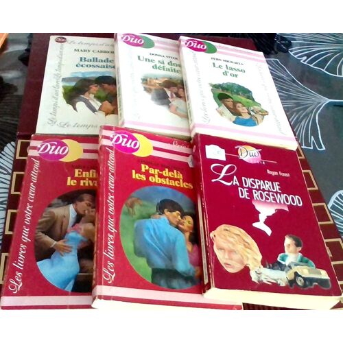Lot De 6 Livres Duo . Le Lasso D Or . Fern Michaels . Une Si Douce Défaite- Vitek, Donna . Ballade Écossaise- Mary Carroll / .Enfin Le Rivage- Sara Chance .Par-Delà Les Obstacles- Lindsay Mckenna . La