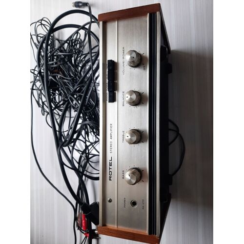 Ampli Rotel Vintage. Je Ne Sais S'il Fonctionne. Pour Collectionneur Bricoleur.