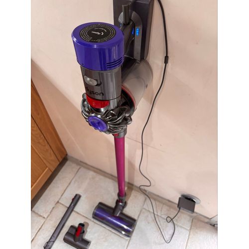 Aspirateur balai Dyson v8