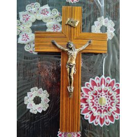 Beau Et Ancien Crucifix, Croix En Bois Vernis, Jésus Christ En Métal Doré, Plaque Inri, Anneau De Fixation Au Dos De La Croix, Dimension : 29.5 Cms X 16.8 Cms. Poids : 265 Grammes