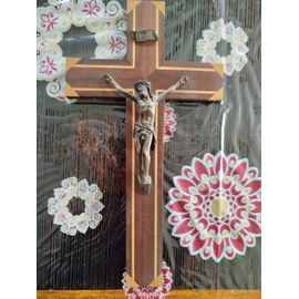 Bel Et Ancien Crucifix , Croix En Bois Marquetée , Jésus Christ En Métal , Coloris Bronze Patiné , Plaque Inri, Anneau De Fixation Au Dos De La Croix, Dimension : 30.5 Cms X 16.5 Cms.