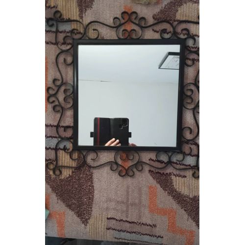 Miroir Chatyvallauris AM, authentique voir signatures dos cartonné photo.  Fer forgé 40 x 40 cm, miroir 25,5 x 25,5.  Pièce rare des années 50. 