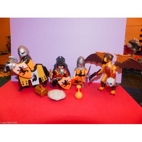 Lot Playmobils : Chevaliers Du Dragon Jaune + Dragon Equipés .