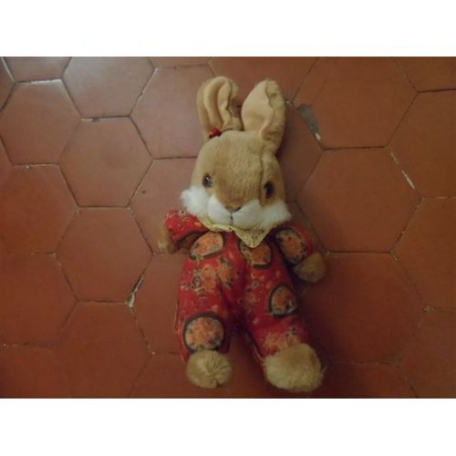 Peluche Lapin Beige Avec Combinaison Imprimée Rouge Blanche Porte 