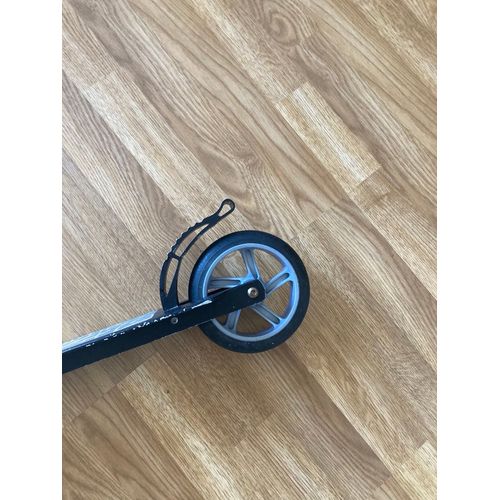 Vends Trottinette Airwalk. Avec Béquille Peu Servie. 