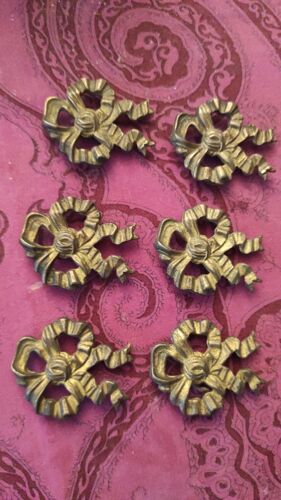 6 caches clous anciens