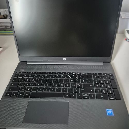HP Laptop 15s-fq0024nf - 15.6" Intel Celeron N4120 - 1.1 Ghz - Ram 4 Go - SSD 128 Go
