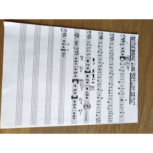 Partition Pour Synthé Basse Titre Papillon De Nuit