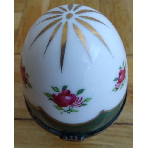 Oeuf de collection en PORCELAINE blanc et vert avec des roses
