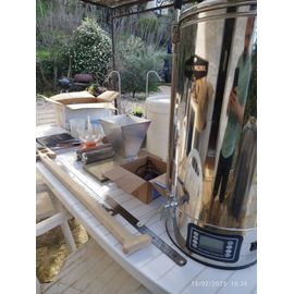 Bref Monk Matériel Fabrication Bière Et Multiples Accessoires