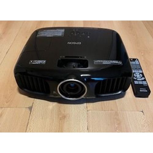 Vidéo Projecteur EPSON EH-TW 6000 Avec Ecran LUMENE AMBRASSY 2 : 240C