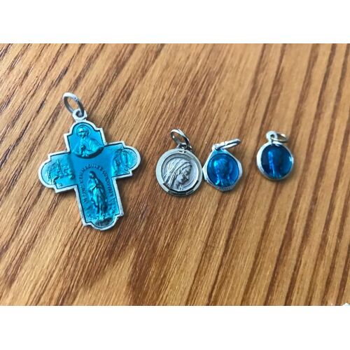 Lot 4 Médailles Souvenir Notre Dame De Lourdes