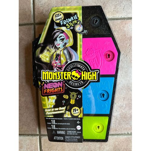 Poupée + Armoire Néon Poupée Monster High