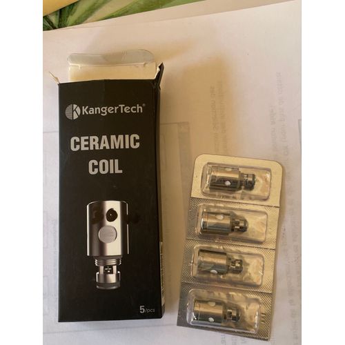 4 résistances Kanger Tech 0,5 ohm/35-60w céramique coil et une e-cig Kanger tech iStick TV40w ELEAF avec son étui de protection silicone