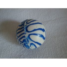 Balle Rebondissante Bleue Et Blanche