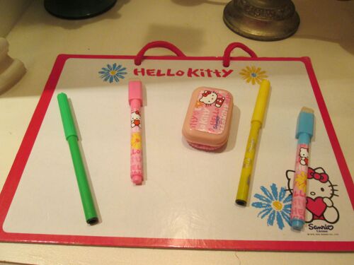 Set Ardoise Double Face Unie & Quadrillée + 4 Feutres Et Éponge Hello Kitty   Et Pot A Crayon Harry Potter + Bic Rose Fantaisie