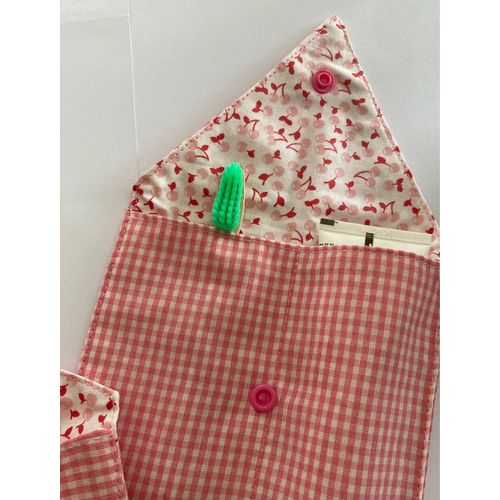 Étuis à savon, brosse à dent et dentifrice 