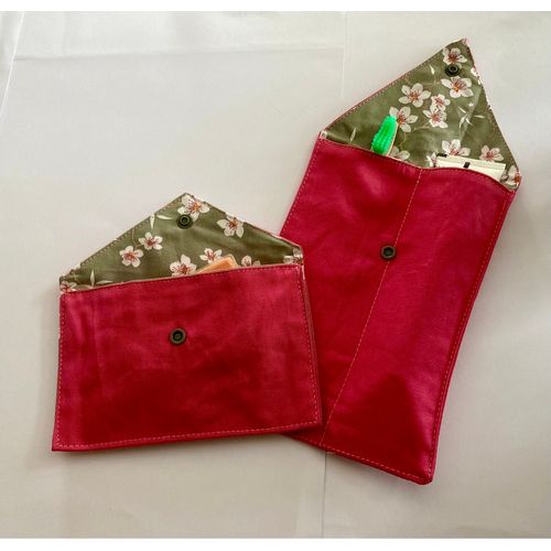 Étuis à savon, brosse à dent et dentifrice 