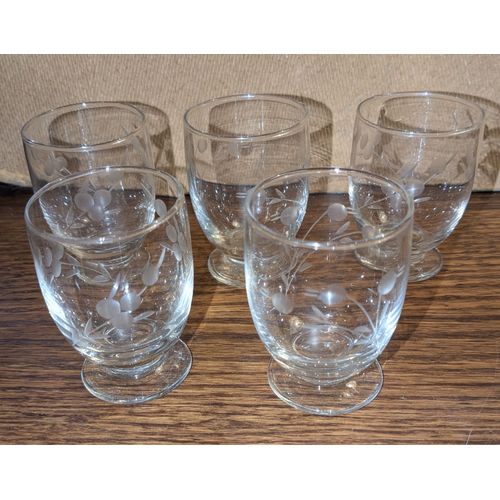 Lot De 5 Petits Verres À Liqueur Ciselés Vintage