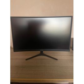 Écran MSI 24¿ incurvé, bordures fines, finition noire mate. Pied en Y stable, idéal pour gaming ou bureautique, offrant immersion et confort visuel optimal.
