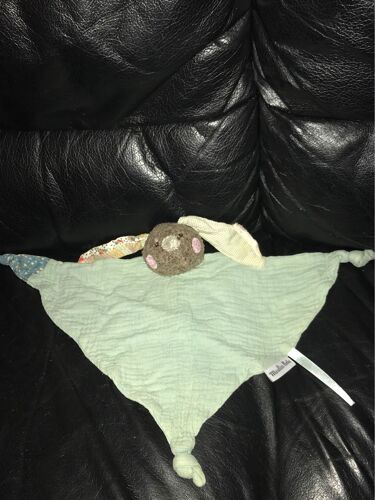 Doudou Plat Lapin Lange Vert Marron Les Jolis Trop Beaux Moulin Roty 45cm