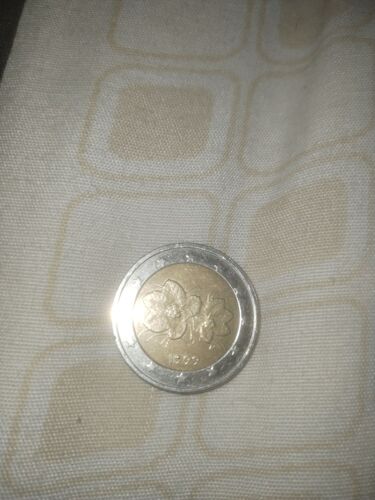 Pièce 2€ Finlande Rare. 1999 Sur Le 1er 9 Il Y A Un Poinçon .