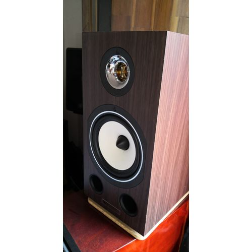 Enceinte bibliothèque Triangle COMETE serie EZ Noyer
