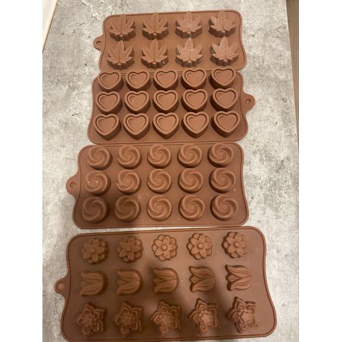 Lot De 4 Petits Moules En Silicone 