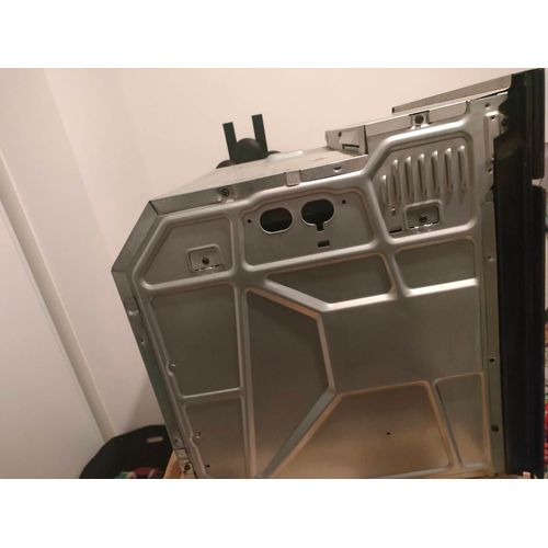 Vente d'un four encastrable IkEA en très bon état. Des pièces ont été changés ( klixon , ouverture de porte ). Grille + plateau porte frite tout neuf. Factures à l'appui.