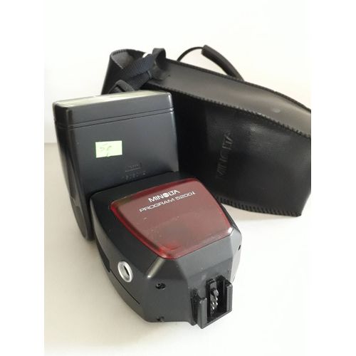 MINOLTA FLASH 5200i avec etui et piles