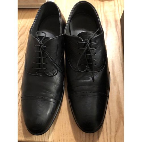 Chaussures Hugo Boss . Taille 43 . Quasiment Neuves . Portées Une Fois 