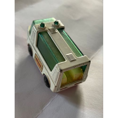 Voiture Miniature Matchbox  Ambulance 