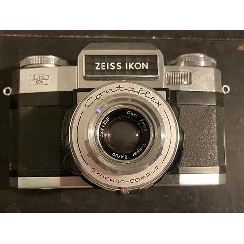 Zeiss Ikon contaflex synchro-compur avec son étui d’origine.