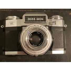 Zeiss Ikon contaflex synchro-compur avec son étui d’origine.