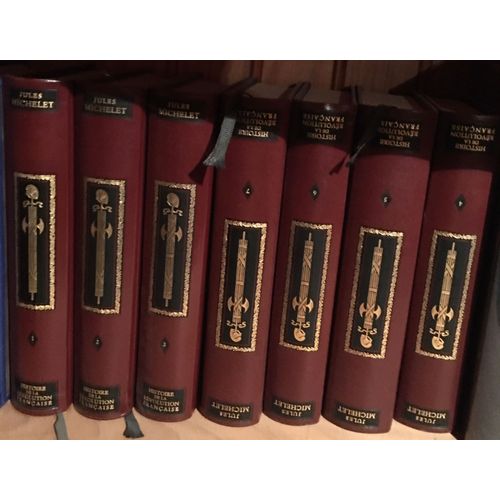 Vends Livres Reliés Cuir Des Éditions Jean De Bonnot. Jean De La Fontaine 4 Volumes, Les 1001 Nuits 6 Volumes, La Révolution Française Par Michelet 7 Volumes.