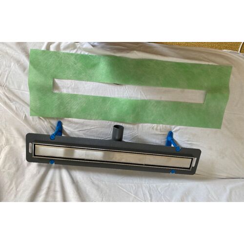 Caniveau de douche à l'italienne en PVC et inox 316 à sceller ou encastrer 70cm.