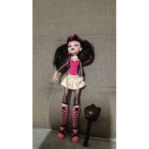 Monster High Draculaura Année 2014 ( Les Coeurs Des Bottes Sont Noirs).