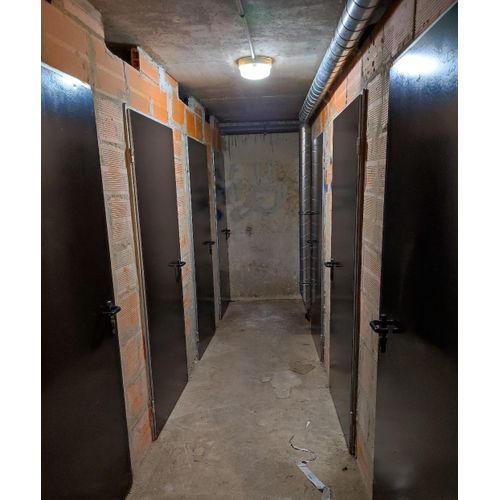 Boxe Cave Avec Divers Objets Choses 10m2