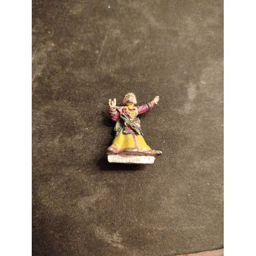 Ancienne Figurine En Métal Peinte Écrit Sur Son Socle " Illusionist " Personnage Femme Sorcière ?? Provenant Peut Être Du Jeu Warhammer Citadel Donjon Et Dragon