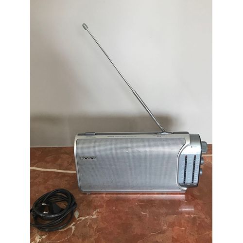 Poste portable radio SONY ICF-704L 