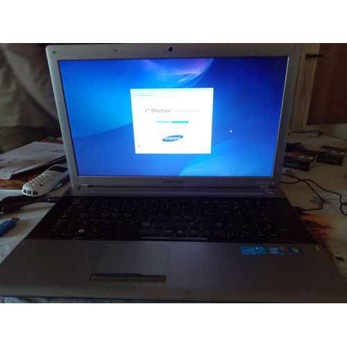 Samsung NP-RV711 - 17" Intel Core i3 - Ram 4 Go - DD 500 Go
