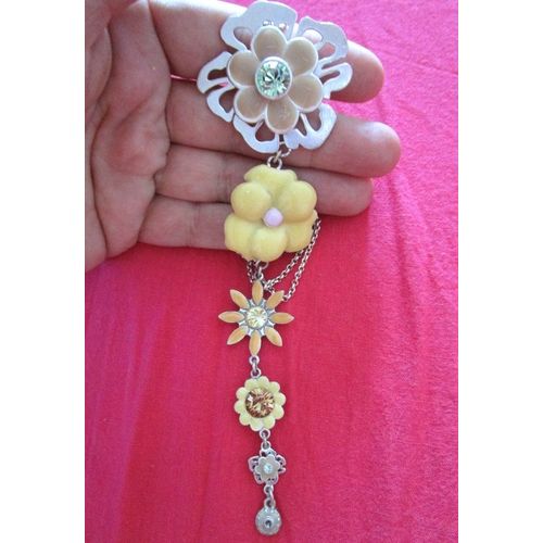 Collier De Marque (Je Crois Pilgrim), Argent Avec Fleur Jaune Et Breloques