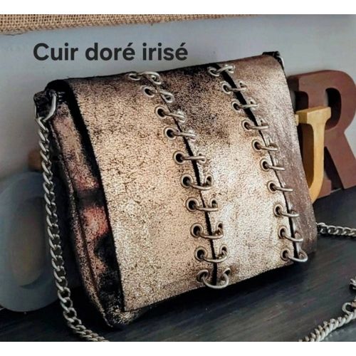 Sac bandoulière à rabat en cuir doré irisé. Asos. Neuf