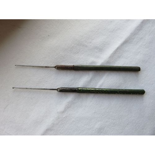 Lot De 2 Crochets À Dentelle Vintage