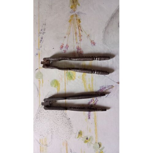 1 Lot De 2 Tres Tres Anciens Casse Noisettes/ Collection