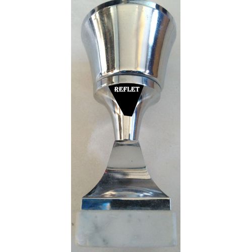 Trophée coupe non étiqueté métallisé sur socle en marbre